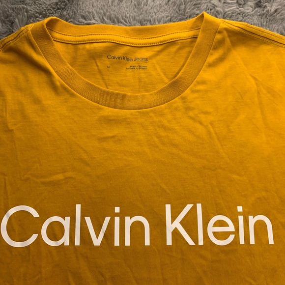 Calvin Klein Tee - Picture 2 of 5
